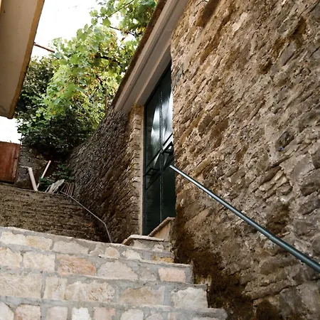 Martin Villa Gjirokastra